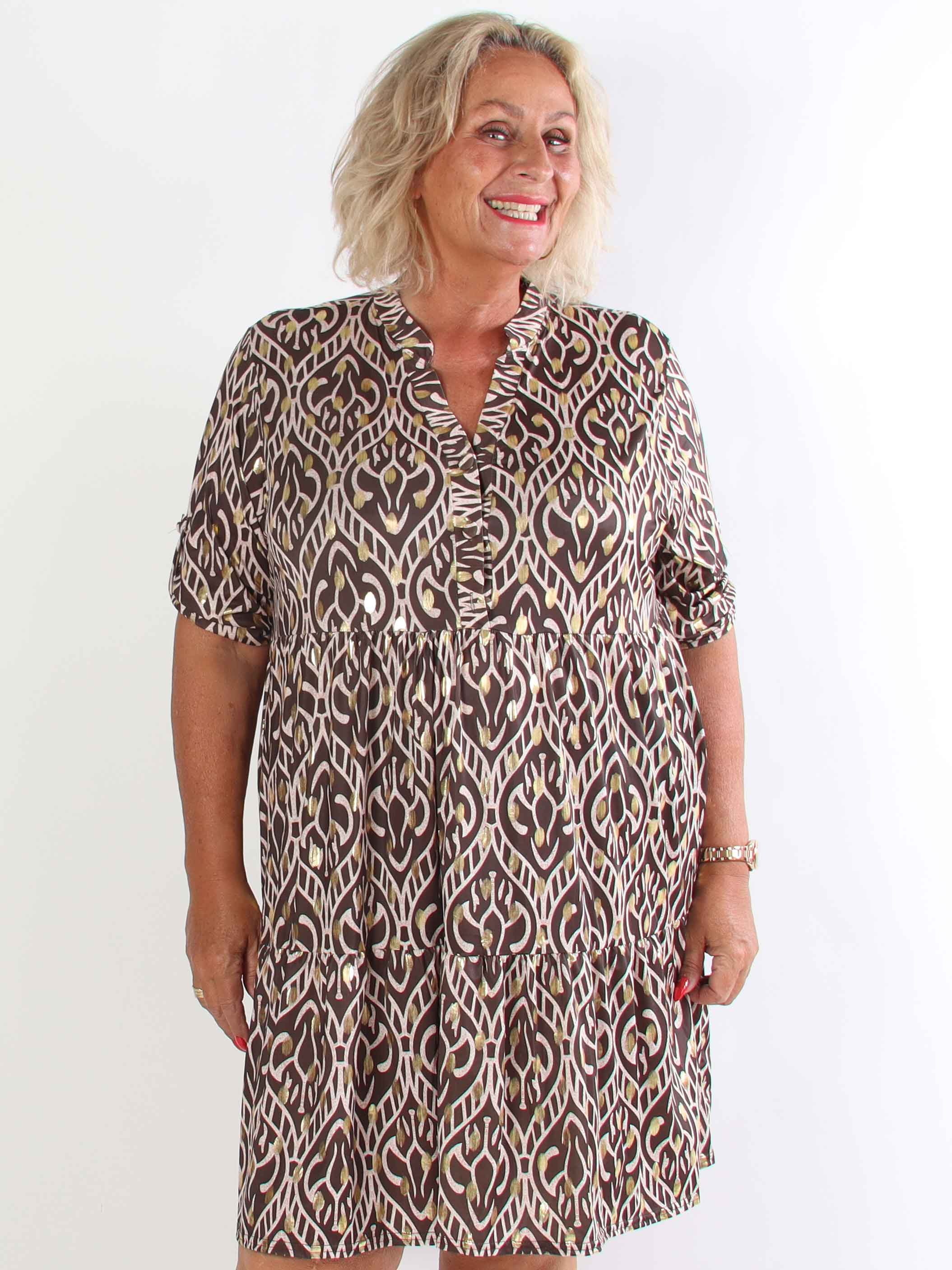 Milano Boho Midi - Mönstrad plus size klänning med guldfärgade prickar och lager-på-lager-look